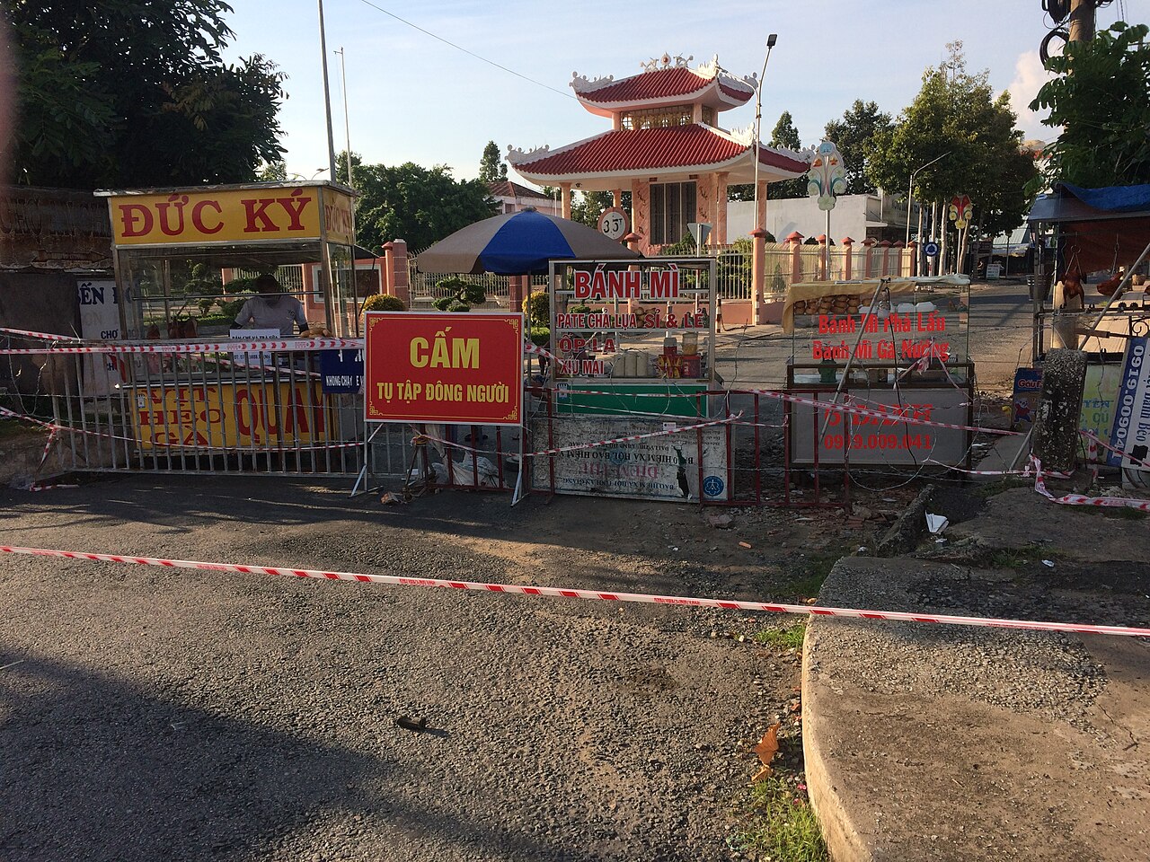 Công An Chặn Đường Vào Chợ