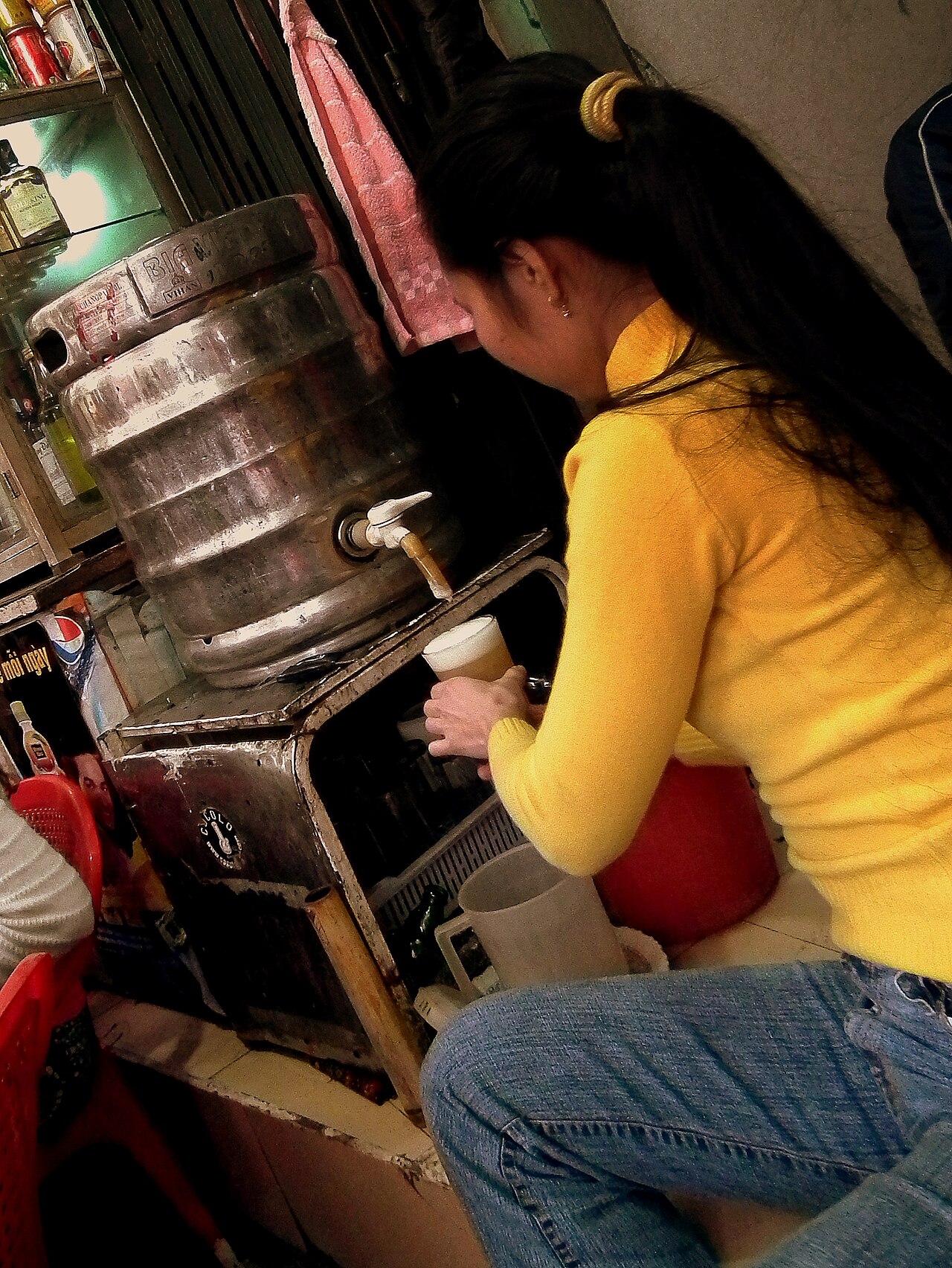 FRESH BEER HANOI VIETNAM FEB 2012 (6833111598)