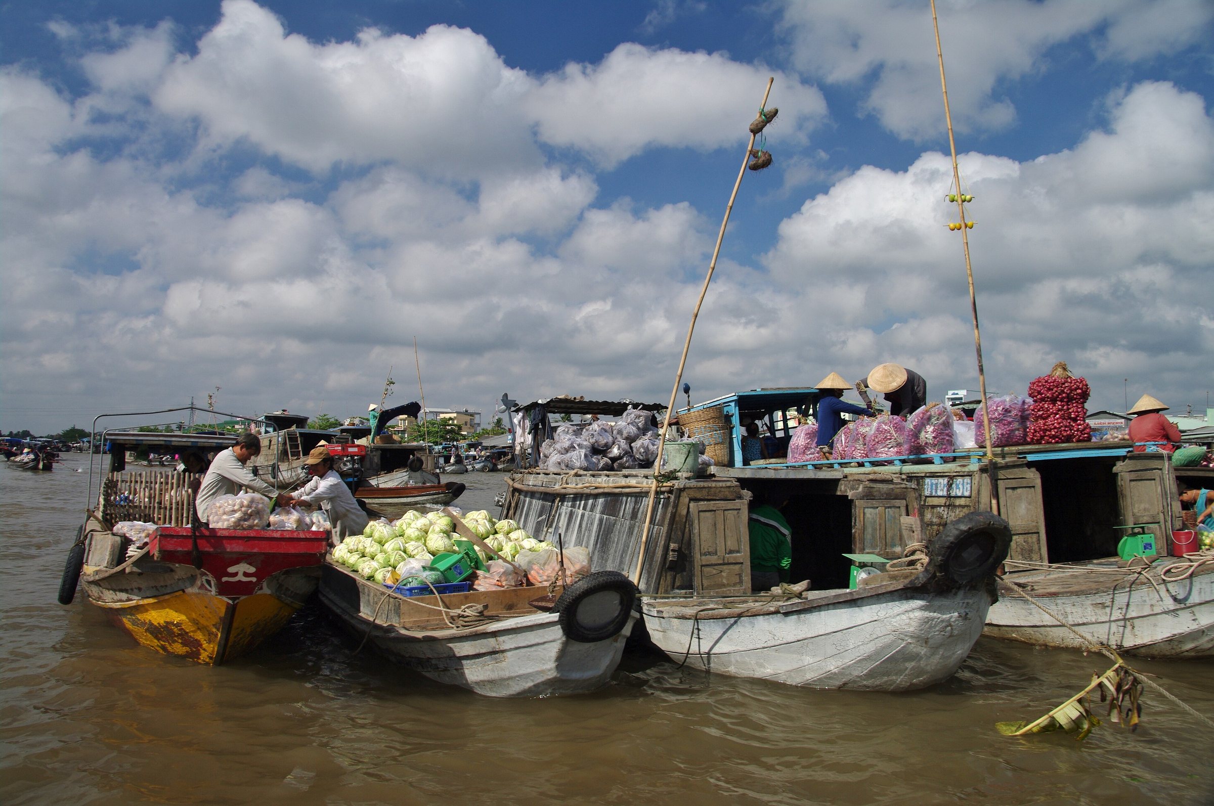 Cai Rang floating market (15724707578)