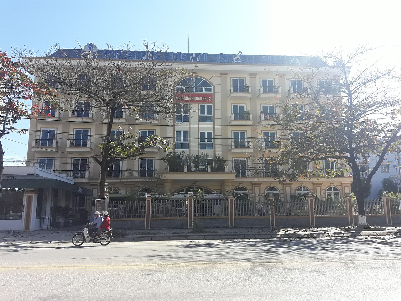Phadin Hotel – Quân khu 2