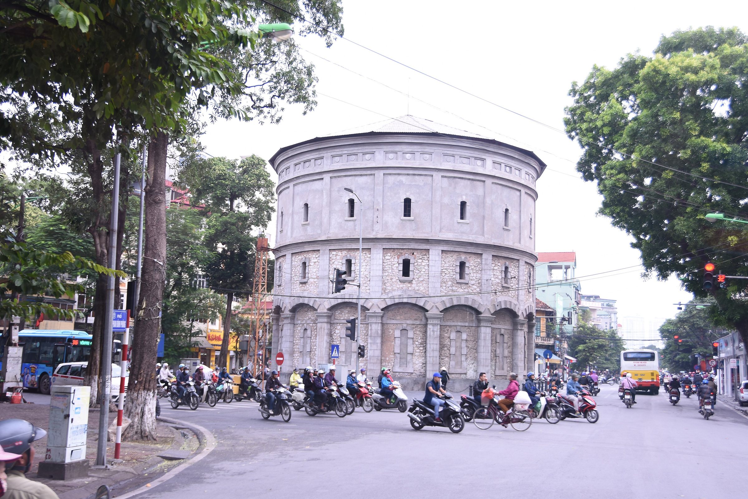 Far view of the Hang Dau water tower (31417128596)