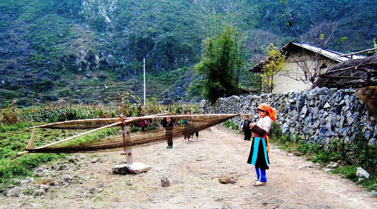 Hmong Girl in PhoCao HaGiang 2005