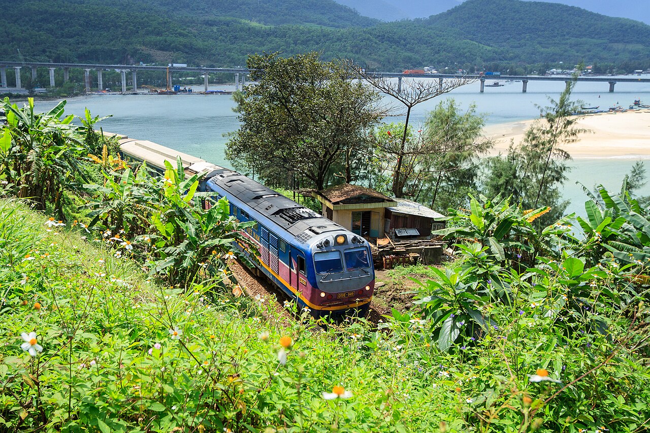 Hai Van Pass-4 (28808672428)
