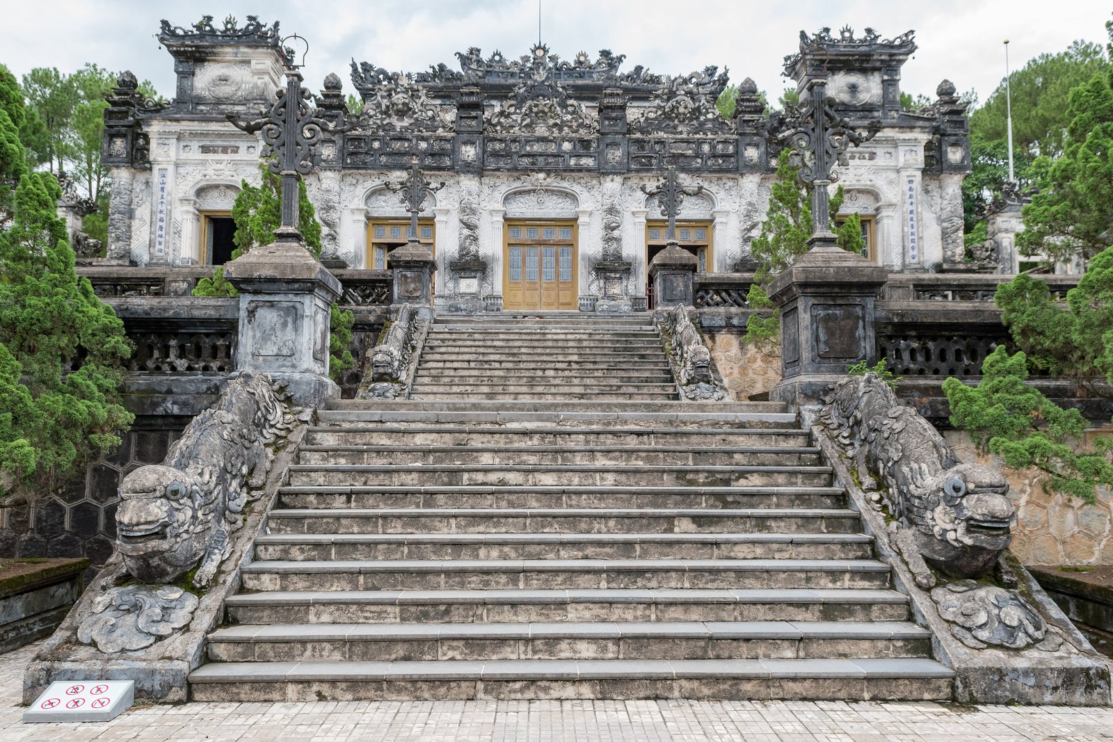 Grab von Kaiser Khai Dinh, Hue (39513722502)