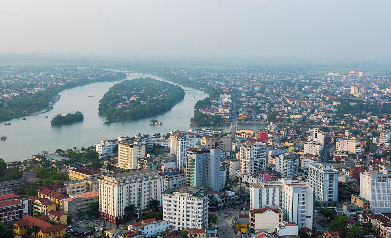 Thành phố Huế nhìn từ trên cao (2)