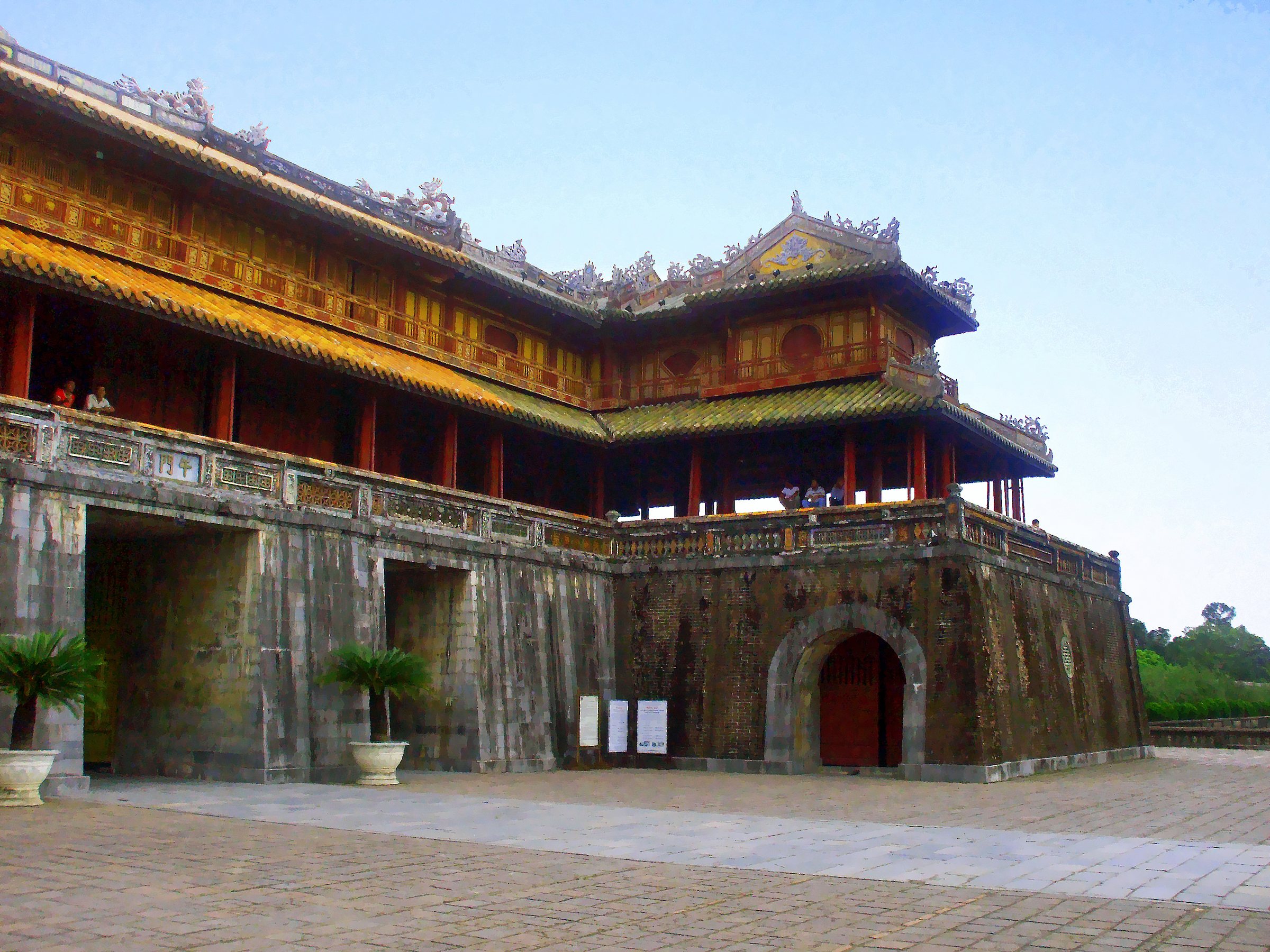 Trước cửa Kinh thành Huế
