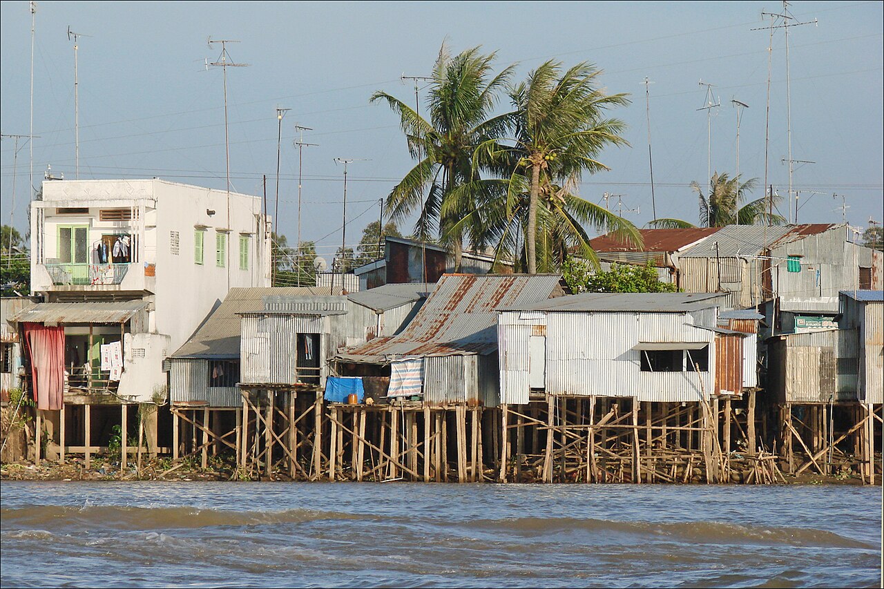 Maisons sur pilotis au bord du Bassac (Chau Doc, Vietnam) (6620626729)