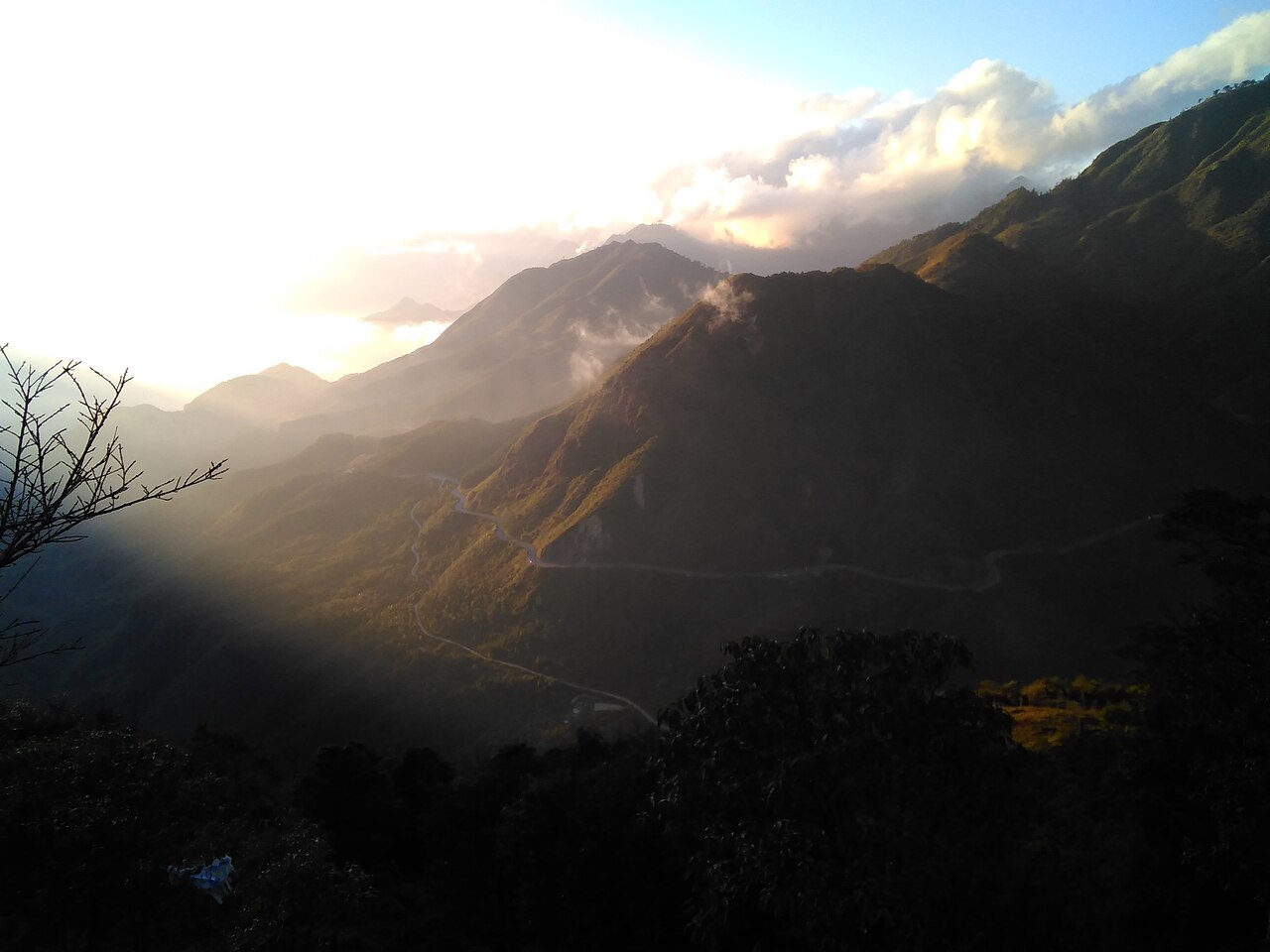 Sunset on O Quy Ho pass
