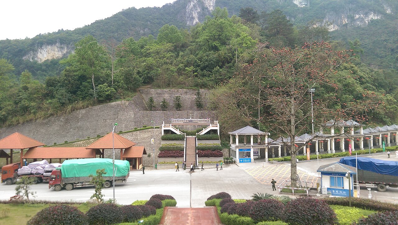 Cua khau Huu Nghi