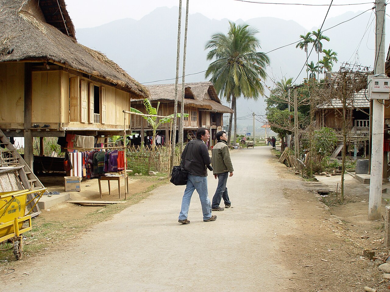 Stilt-House-construction-Mai-Chau,-Vietnam