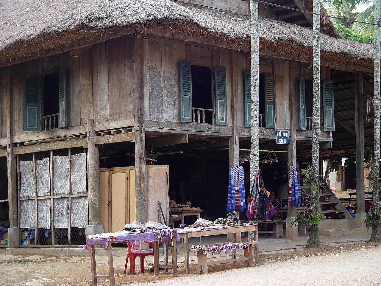 Stilt-House-construction-Mai-Chau-Vietnam