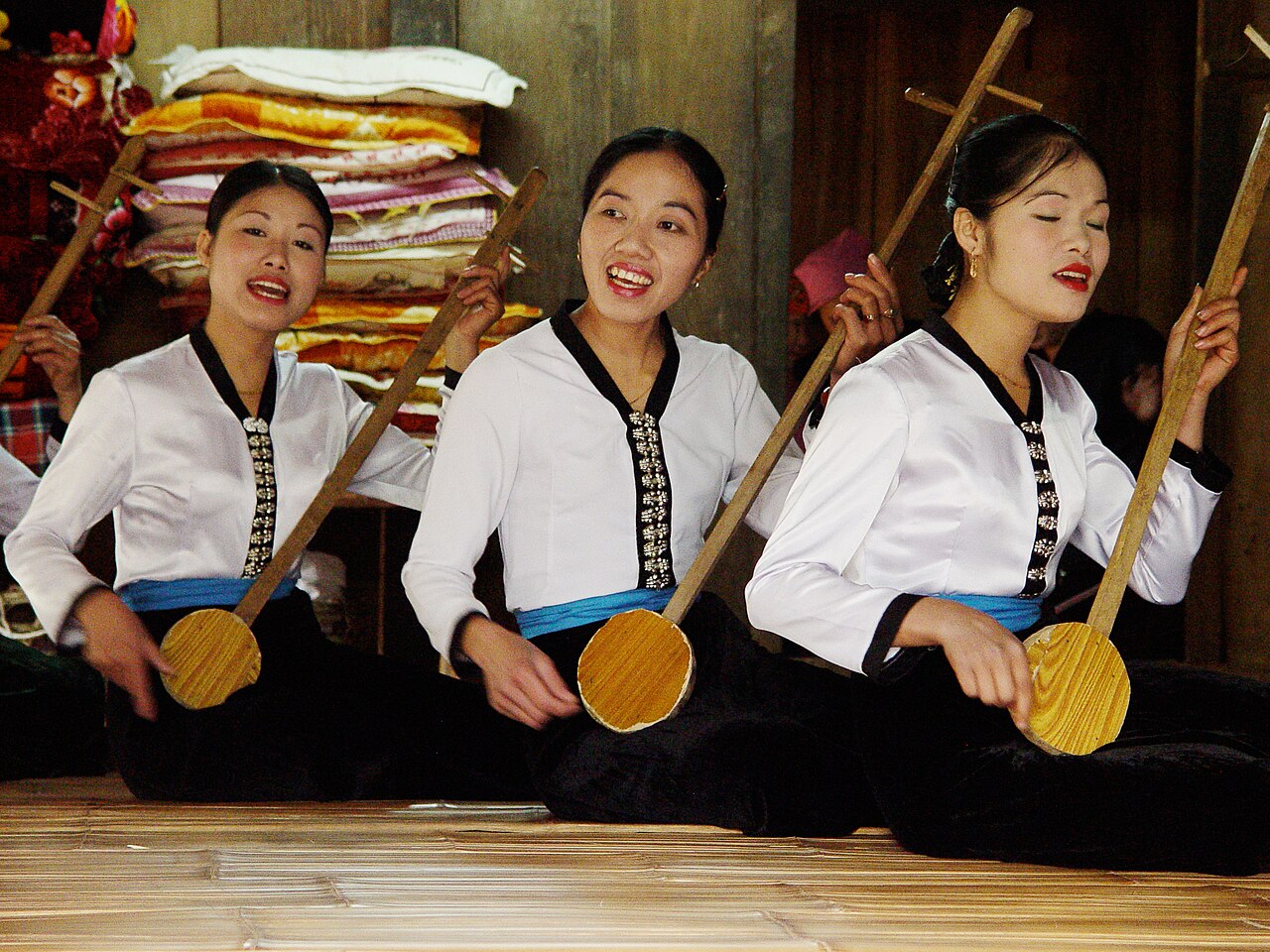 Traditional-Music,-Mai-Chau,-Vietnam