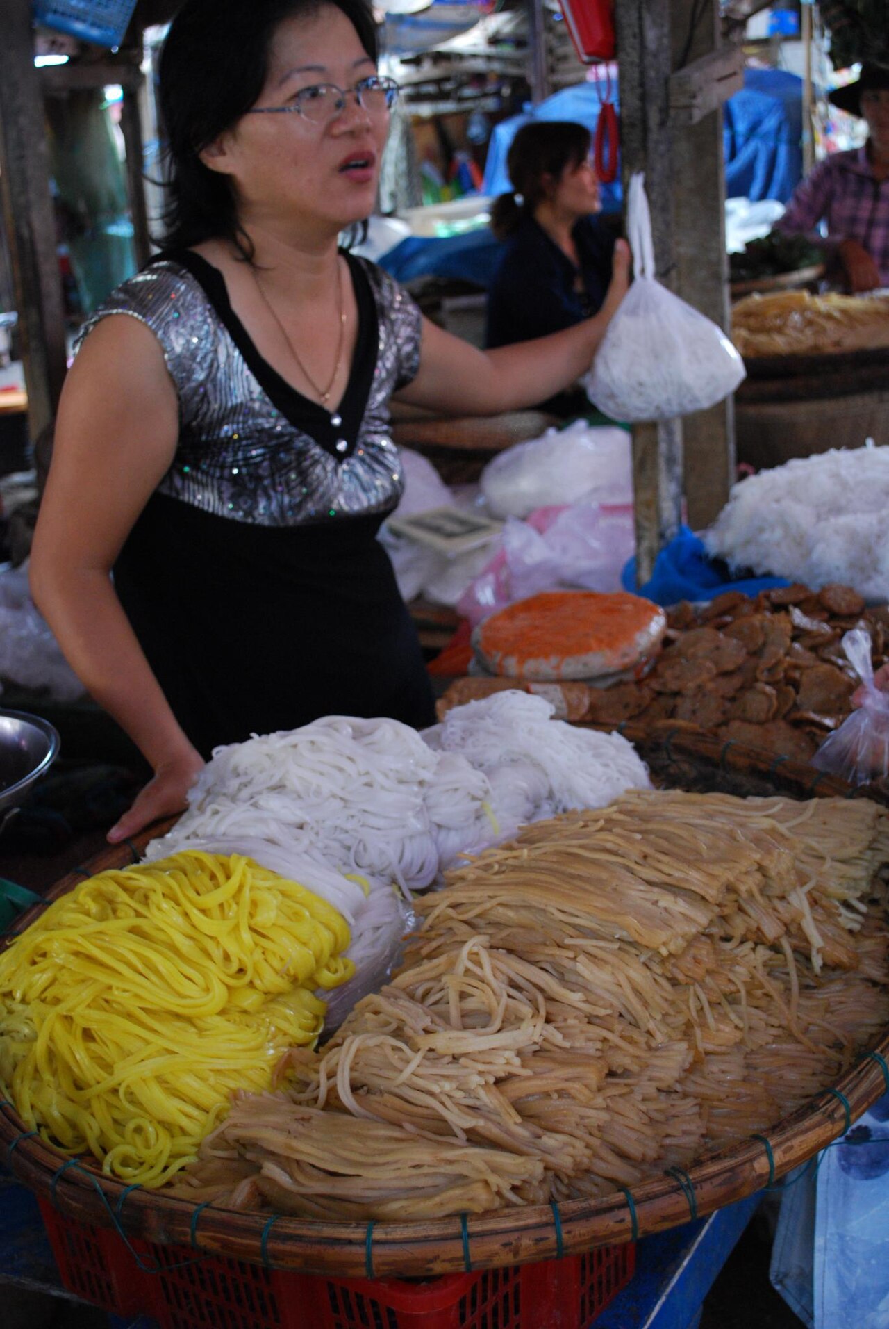 Cao Lau, Mi Quang, Pho noodle stall