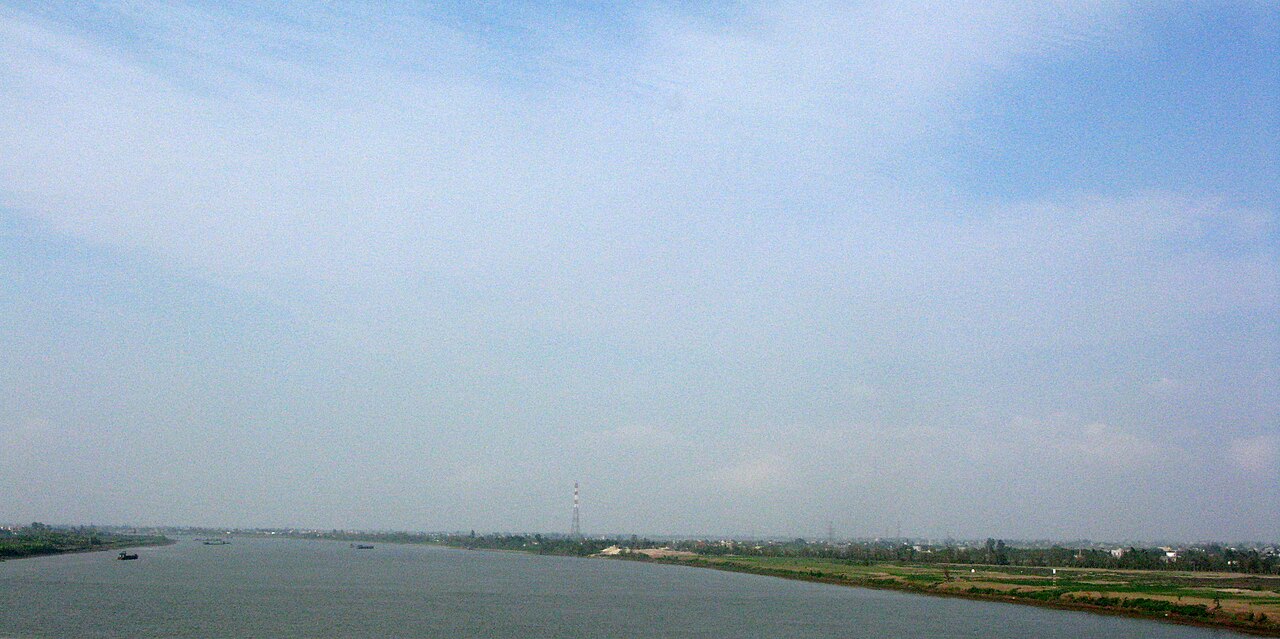 Hồng River under Tân Đệ Bridge