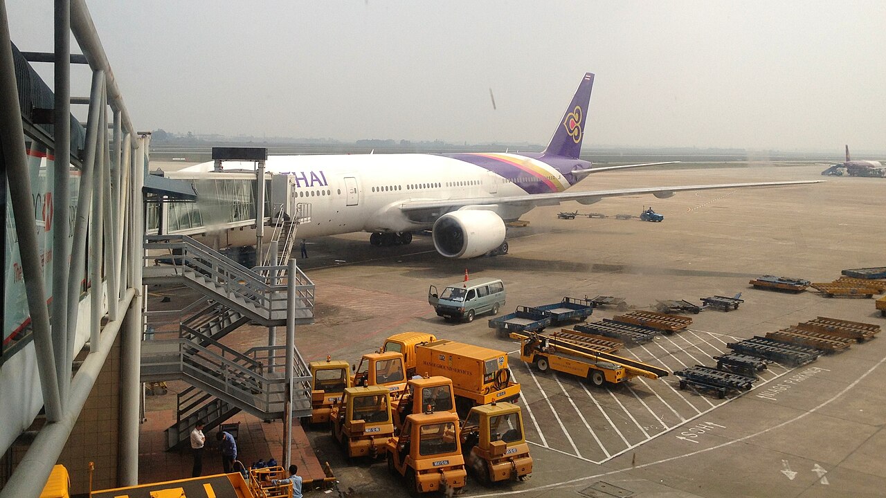 Thai Airways International, 777-200ER, Noi Bai International Airport, Hanoi (7059423157)
