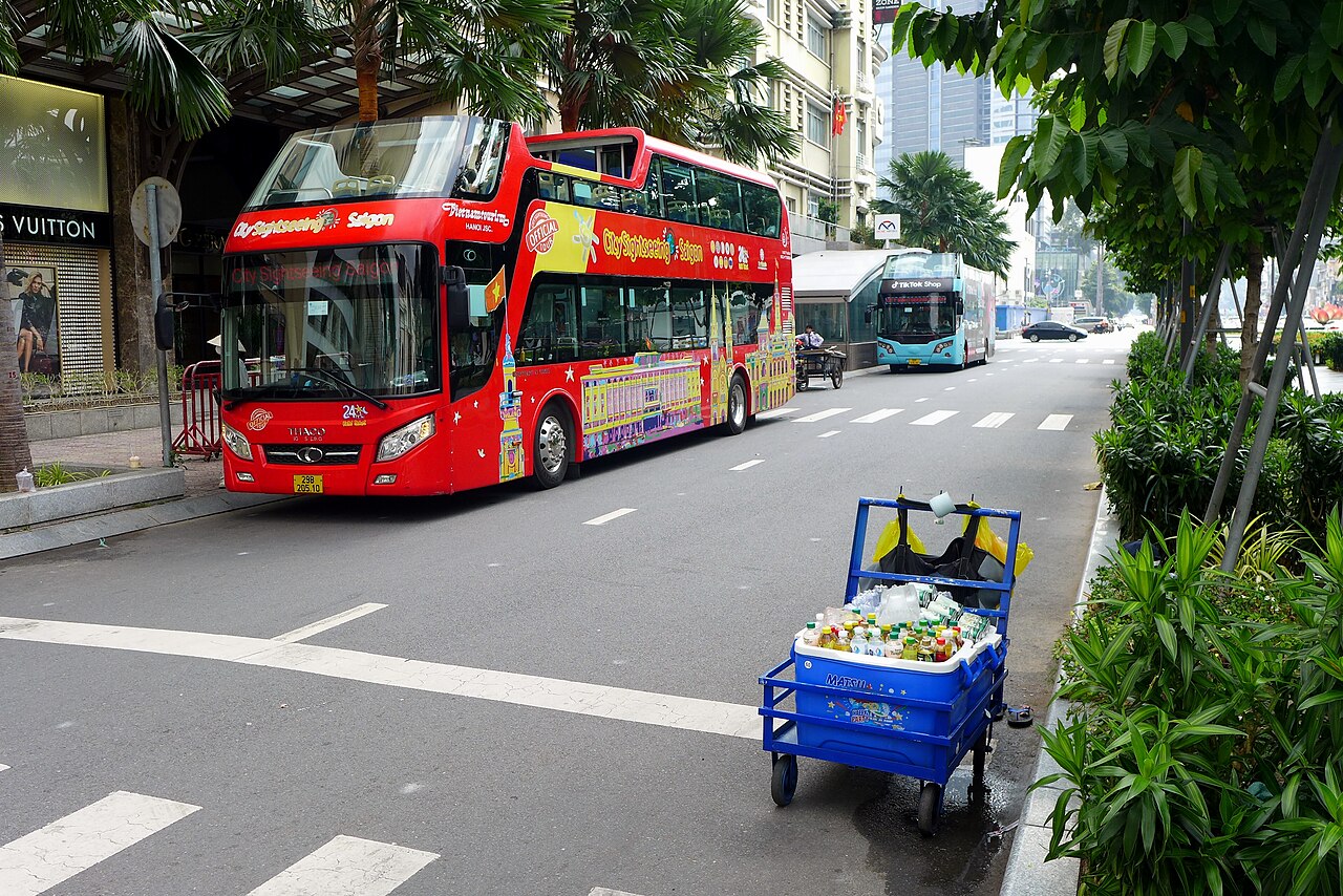 CSS Thaco Sightseeing 120SS, Lê Lợi Boulevard, Ho Chi Minh City, 2023 (01)