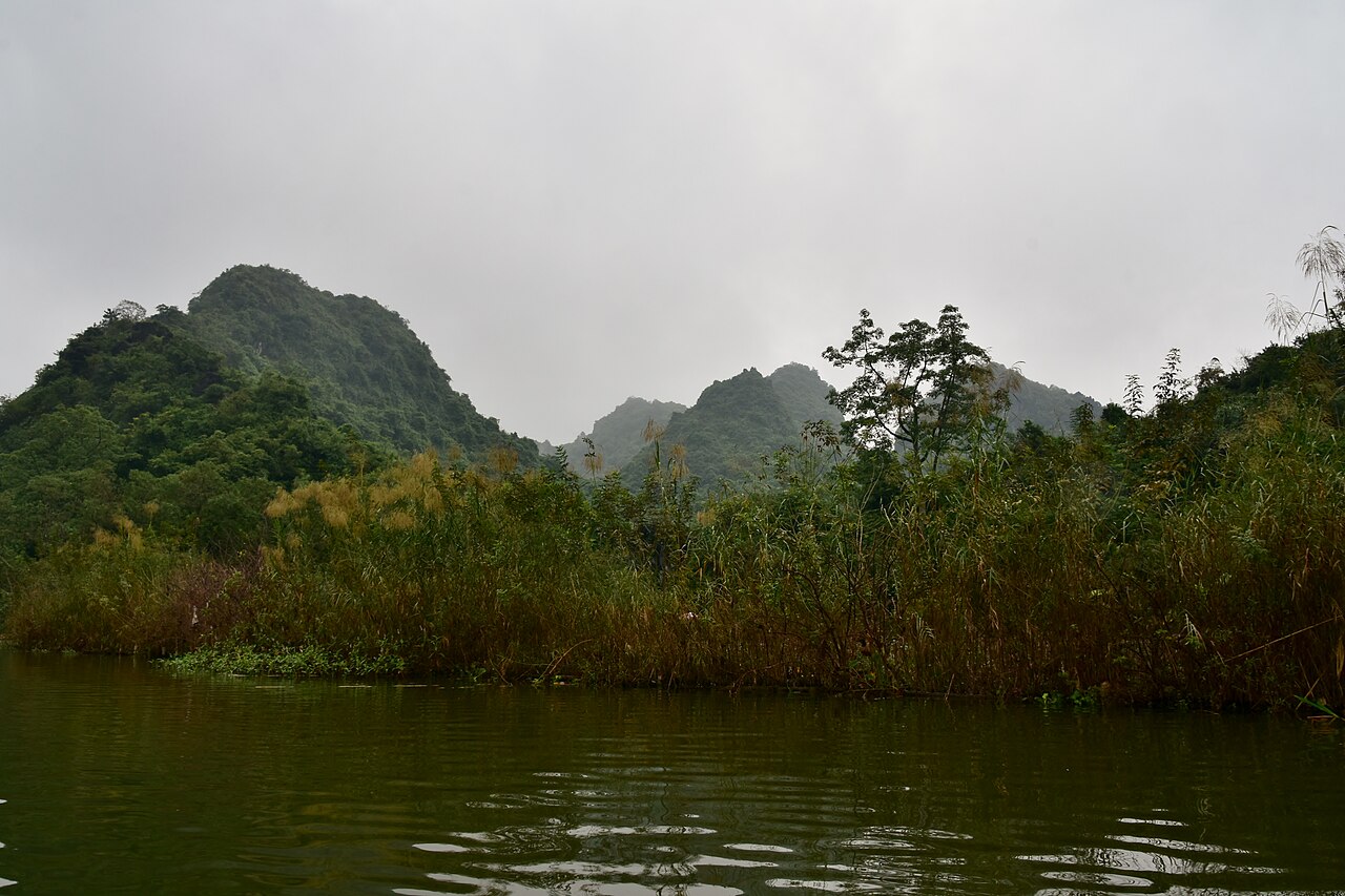 River journey to the Perfume Pagoda, Vietnam (11) (38463516576)