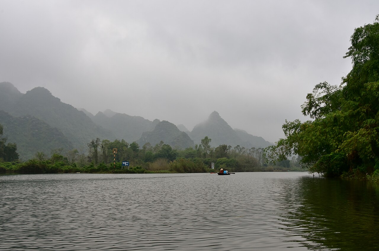 River journey to the Perfume Pagoda, Vietnam (13) (37632743875)