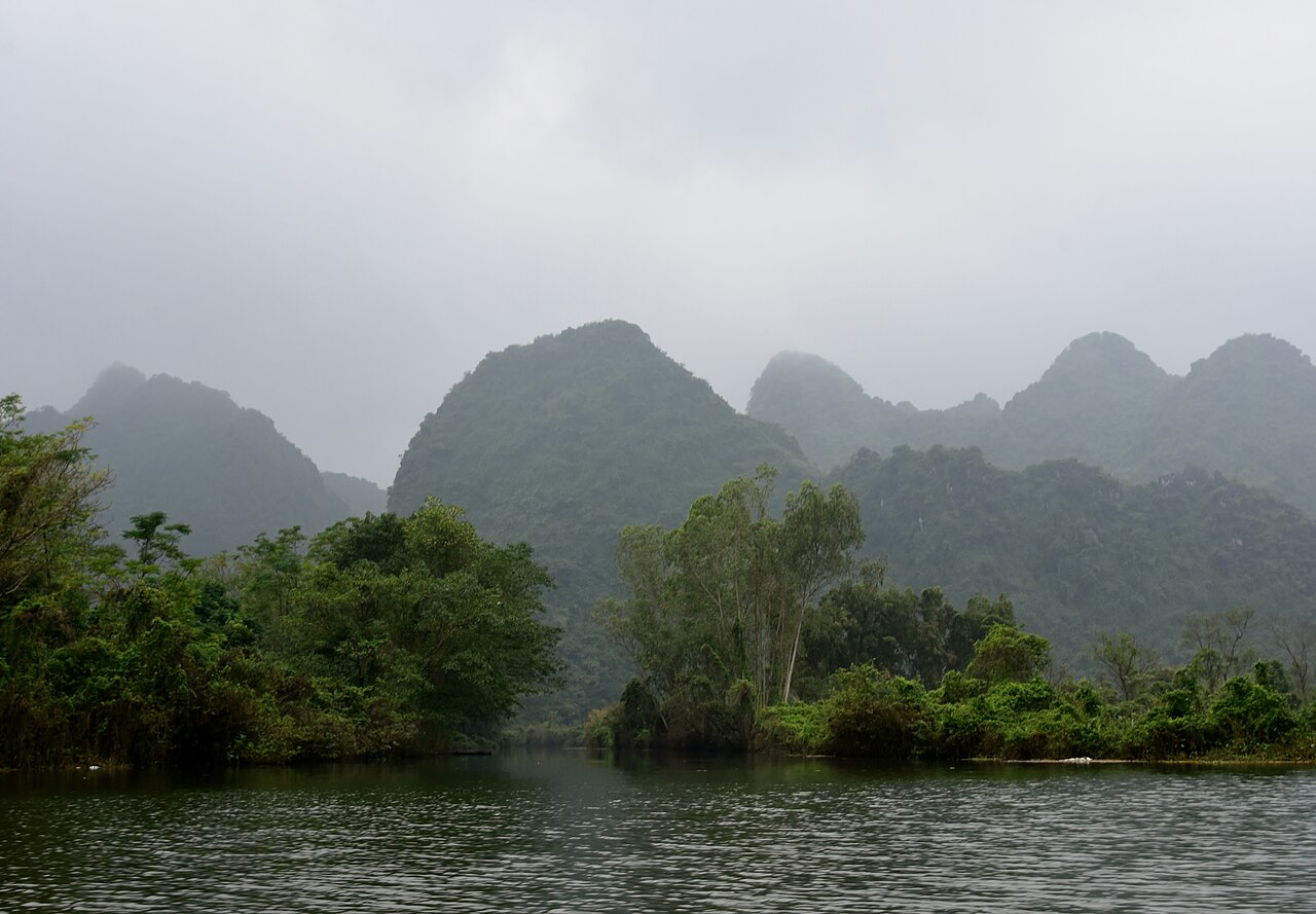 River journey to the Perfume Pagoda, Vietnam (14) (38487711962)