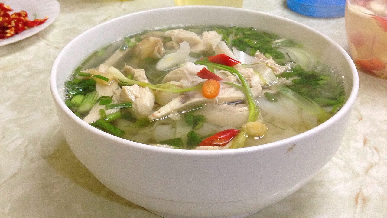 Pho ga (noodle soup with chicken), Hanoi (6945821707)