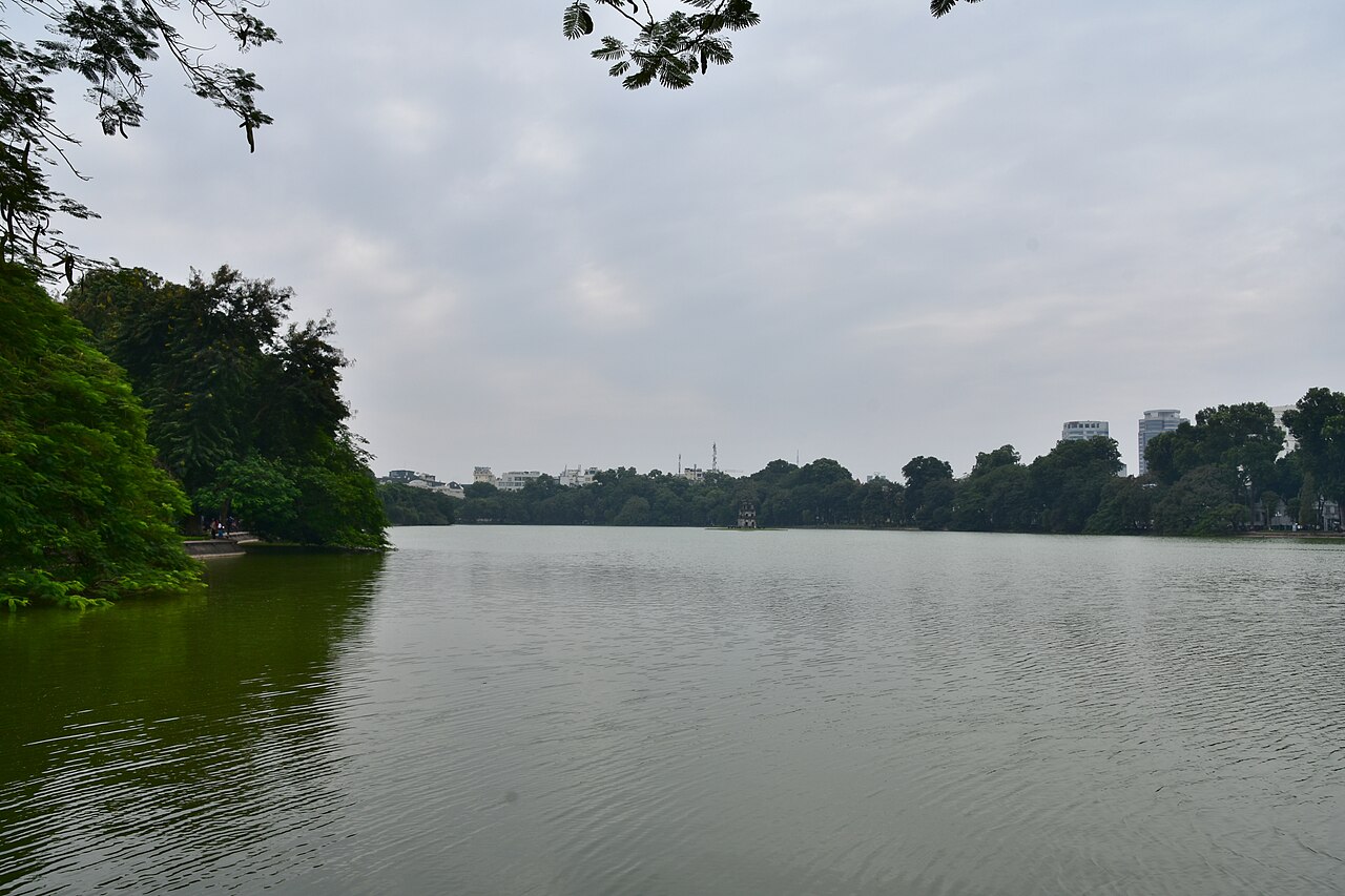 Hoan Kiem Lake, Hanoi (37781151024)