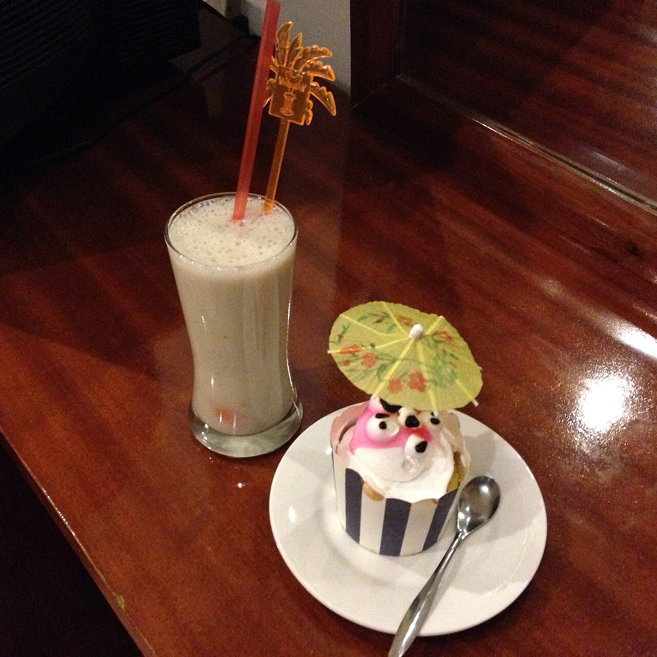 Milkshake and cake, Sapa Paradise View Hotel, Sa Pa, Vietnam - 20131027