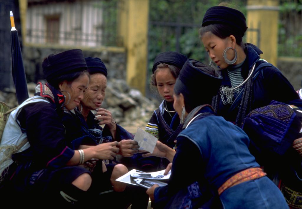 Black hmong women sapa vietnam 1999