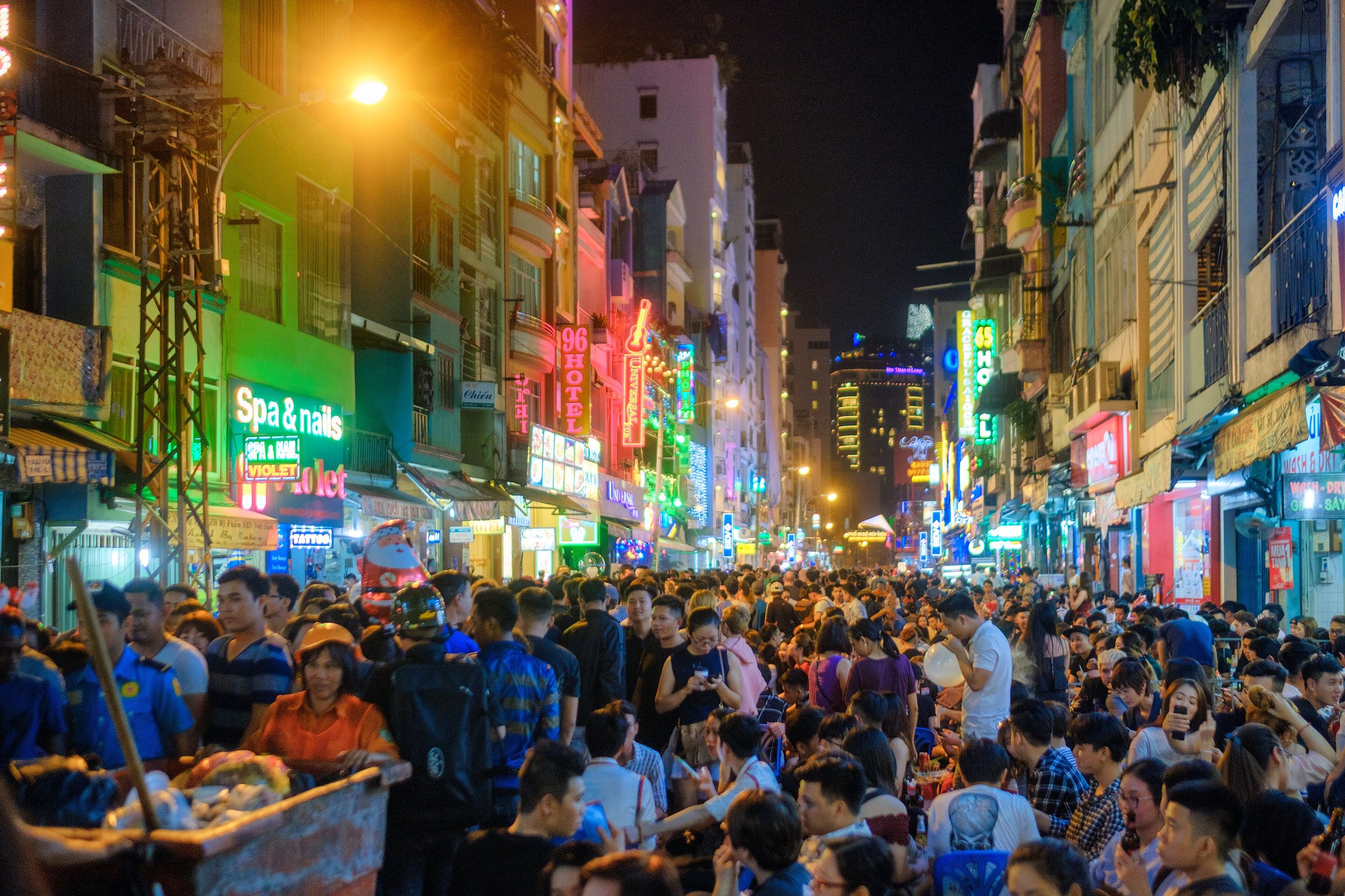 Bui Vien Street, HCMC (39276211412)