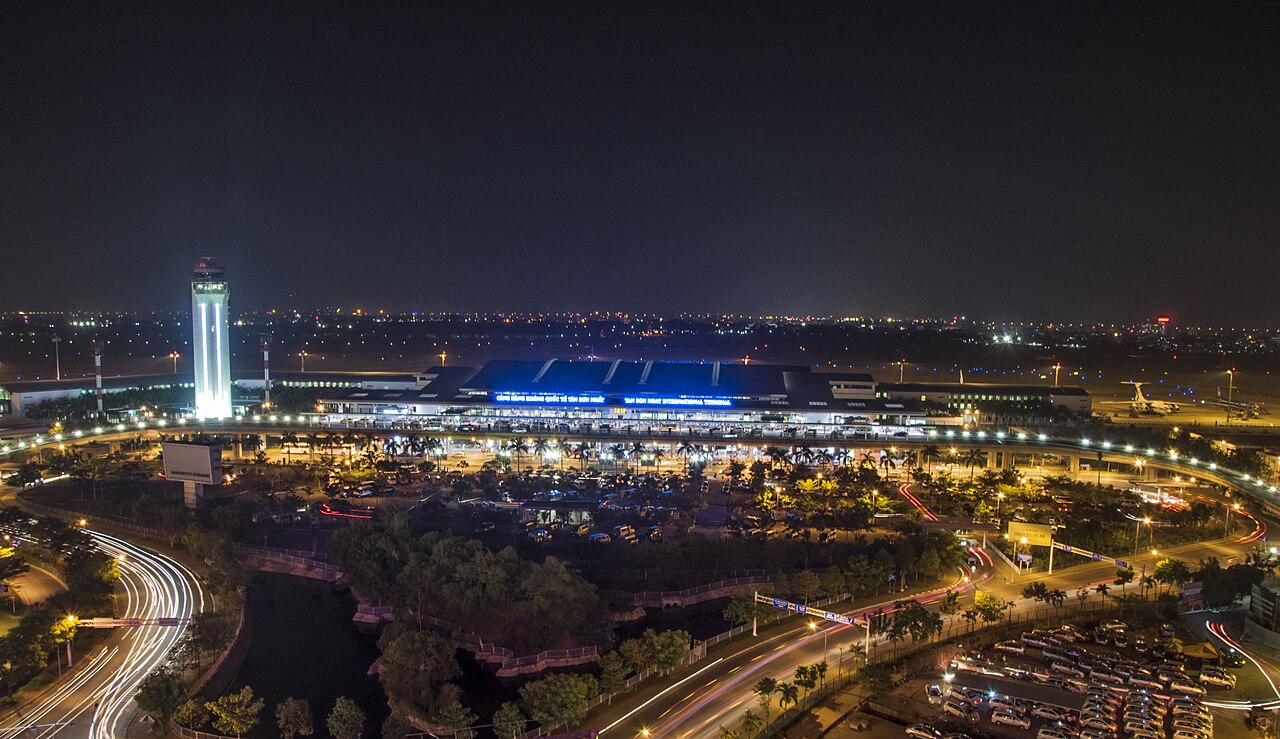 Tan Son Nhat International Airport at night (12088245464)