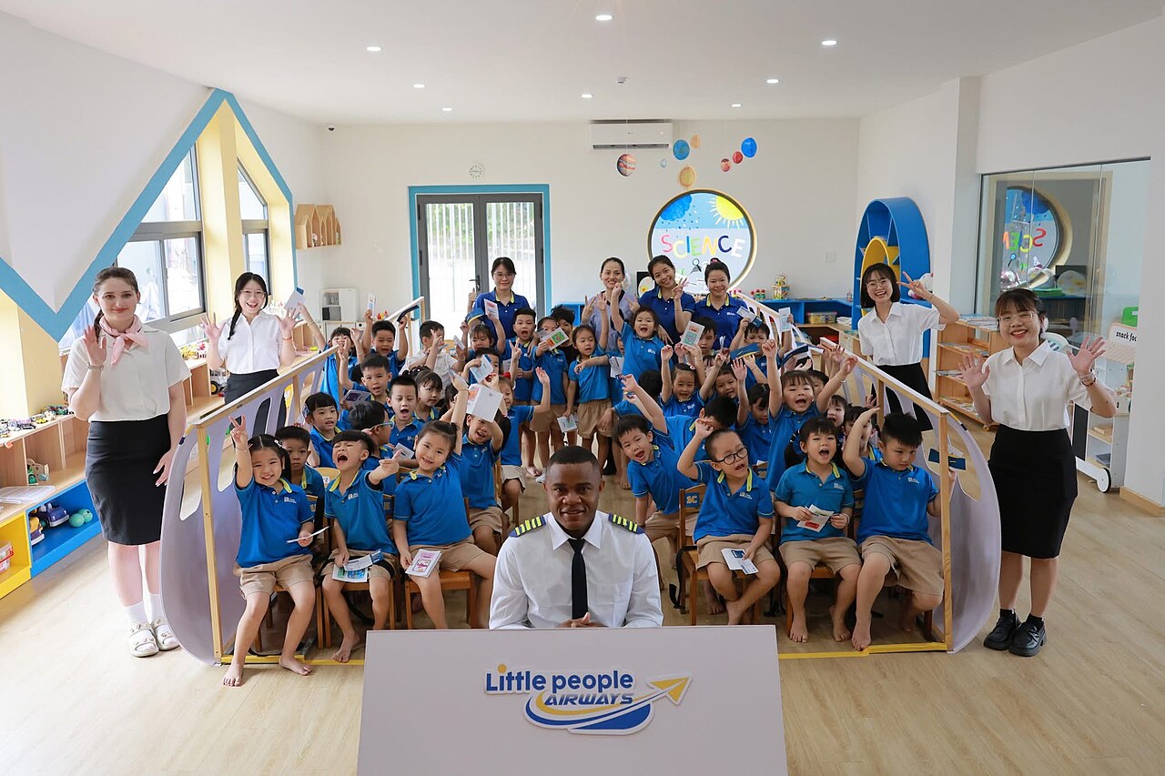 Justus Izuchukwu Onuh Teaching English at Little People Kindergarten, Vietnam