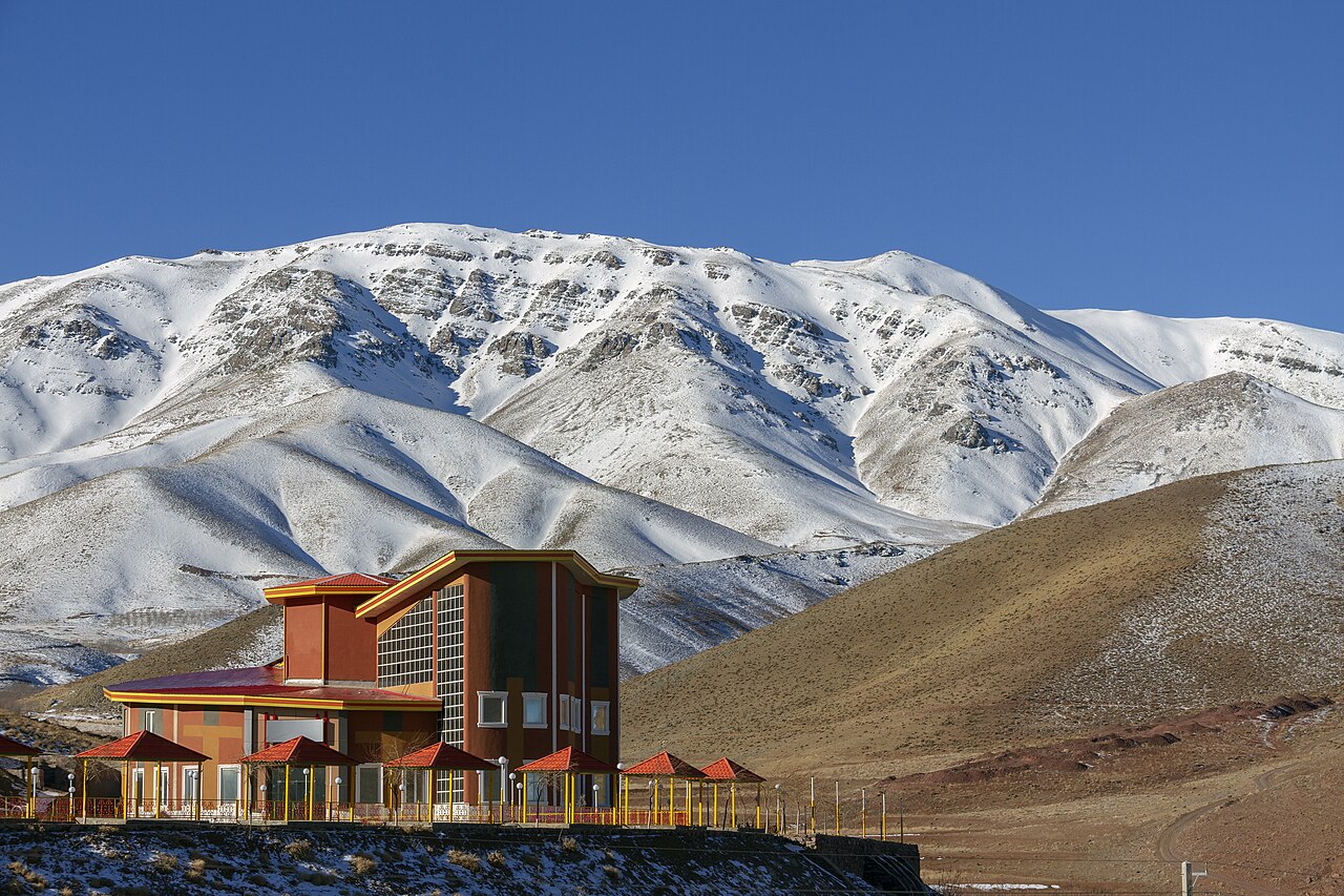 Barfanbar Mountains, Qom Province 07