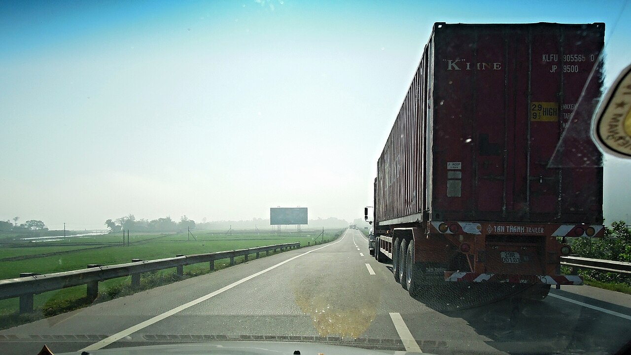 Driving to Da Nang through Thừa Thiên-Huế province, Vietnam (6944143196)