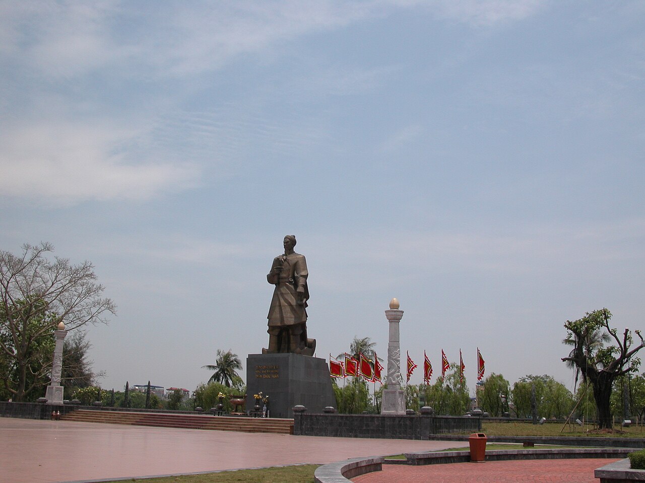 Tran Hung Dao statue